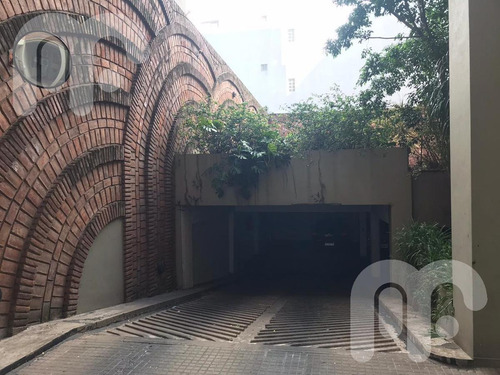 Imagen 3 de 6 de Cochera En Venta - Microcentro