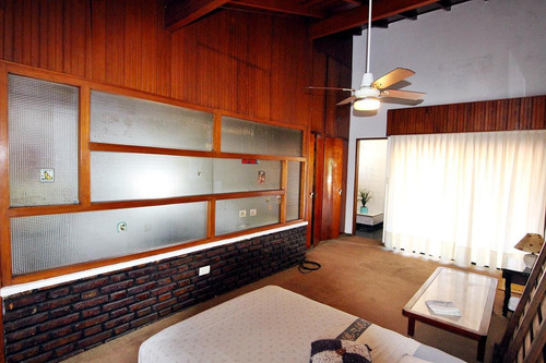 Imagen 16 de 30 de Chalet 7 Ambientes Venta Con Suite Jardin Terraza Piscina Quincho Y Cochera En Olivos