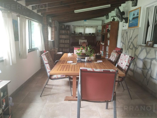 Casa En Venta 6 Ambientes,-pileta Climatizada-calle Saavedra Al 600-parque Sakura