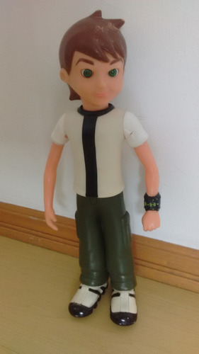 Boneco Ben 10 / Bandeirante / 40 Cm