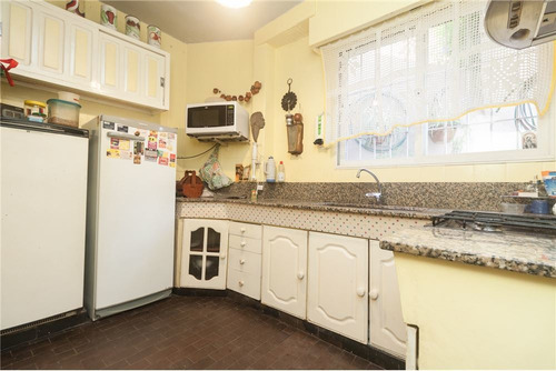 Venta Casa Parque Chas 4 Ambientes Cochera Patio