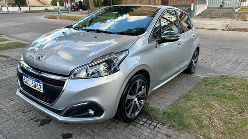 Peugeot 208 1.2t Allure 5p