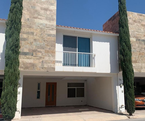 Casa En Renta En Circuito Privado En Fracc. Monterreal, Santa Barbara, Villa De Pozos