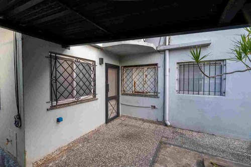 Venta Casa Con Fondo , Quincho Y Cochera En Wilde