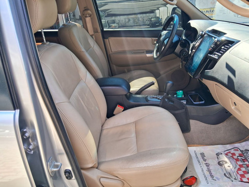 Toyota Hilux SW4 2.7 16V 4P FLEX SR 7 LUGARES AUTOMÁTICO