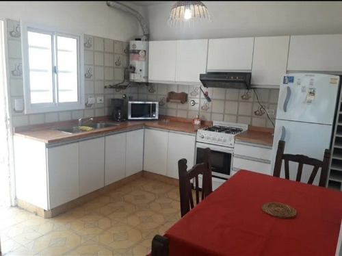 Imagen 2 de 9 de Chalet En La Lucila Del Mar Super Comoda A 200 Metros Del Pinar !!