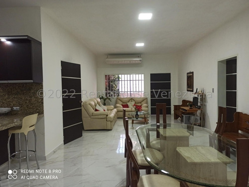 Imagen 3 de 14 de Casa En Venta Urbanizacion El Bosque Maracay 22-15251 Dc