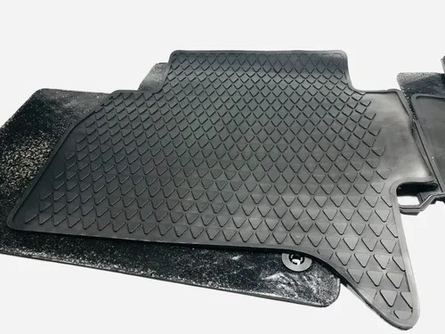 Imagen 3 de 6 de Alfombra De Goma Para Volkswagen Amarok