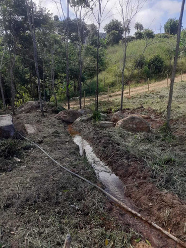 Chácara Com 2.300 Metros Quadrados