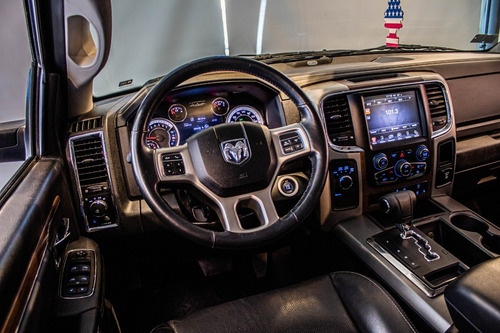 Imagen 2 de 24 de Ram 1500 5.7 V8 Laramie 4x4 2015 Negro