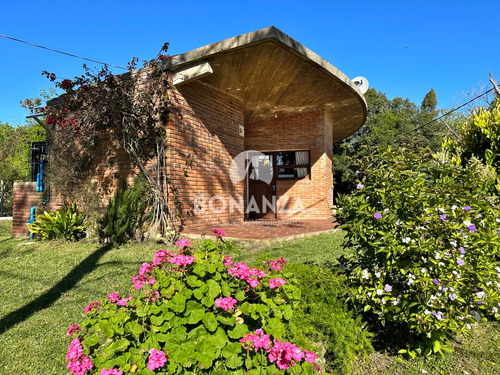 Casa En Venta En San Francisco, Piriápolis. 2 Dormitorios, 1 Baño. Piscina Climatizada.