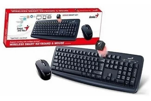 Kit de teclado y mouse inalámbrico Genius KM-8200 Inglés US de color negro