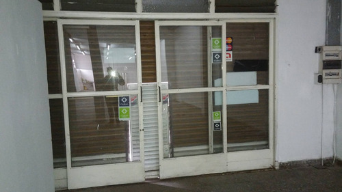 Imagen 7 de 14 de Amplio Local Comercial