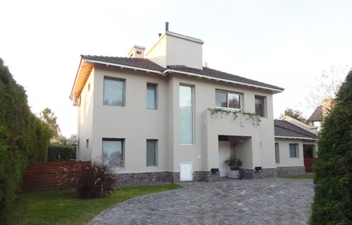 Casa En Barrio Cerrado Campos De Alvarez. Oportunidad!!!