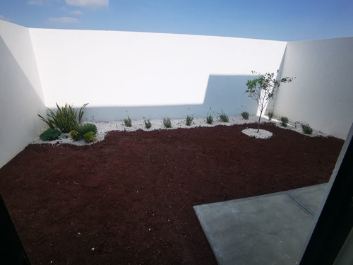 Renta De Casa Residencial En Privada Con Casa Club Ciudad Maderas