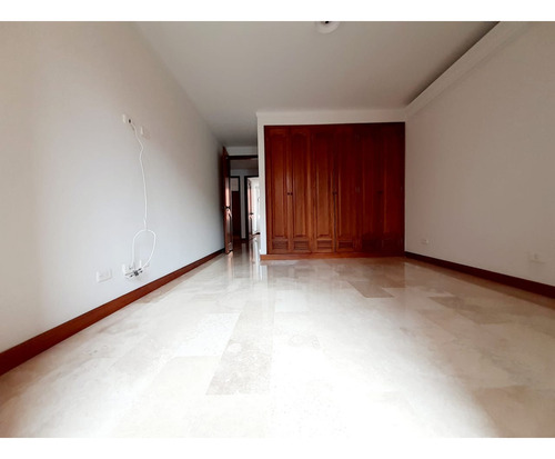 Apartamento Laureles Cerca A Iglesia Santa Teresita