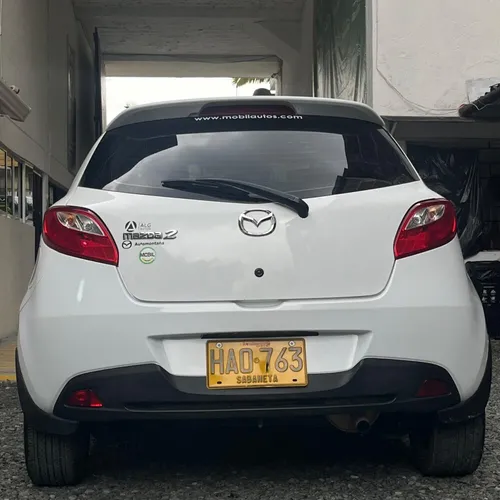 Mazda 2 Hb At 1.5cc 2015