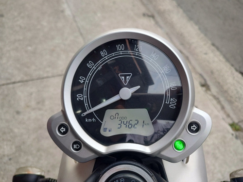 Imagem 2 de 15 de Triumph Street Twin 900