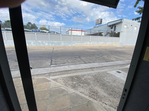 Depósito/galpón C.a.b.a. Titular Vende Ó Alquila A 3000 Dolares Mensuales, Zonif: E2 , Luz Trifásica, Ideal Situación Geográfica A Metros Salida Autopista Dellepiane A 1000 Metros Avenida Gral. Paz