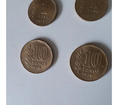 Lote Com 4 Moedas De 1 E De 10 Pesos Argentina - 1975 E 1976 (Usado)