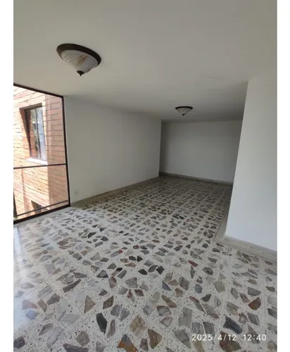 Apartamento Para Arriendo En La Loma Del Escobero