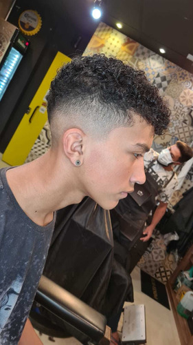 Imagem 3 de 8 de Corte De Cabelo Masculino