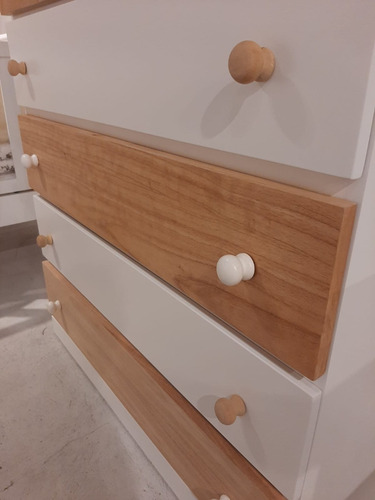 Imagen 6 de 10 de Ropero 2 Puertas 4 Cajones Baranda Laca Satinada Paraíso Alf