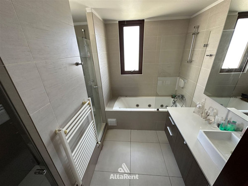 Expectacular Casa De 5 Dorm. En Lo Barnechea