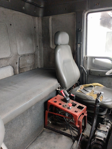 Imagen 8 de 12 de Chuto Iveco Power Star 2006