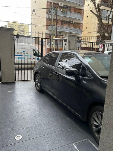 Departamento En Venta De 3 Ambientes Con Balcón Y Espacio Guardacoche- Wilde