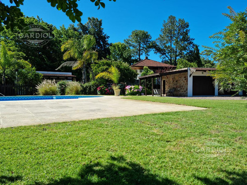 Casa 4 Dormitorios Con Piscina Sobre Ruta 10 ,interbalnearia Solanas.