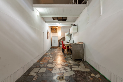Casa En Venta En Floresta, Con Terraza, Quincho Y Parrilla. Cochera Doble.