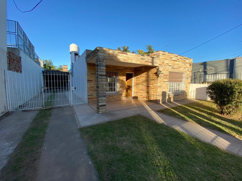 Imagen 2 de 18 de Casa En Venta De 3 Dormitorios C/ Cochera En José C. Paz