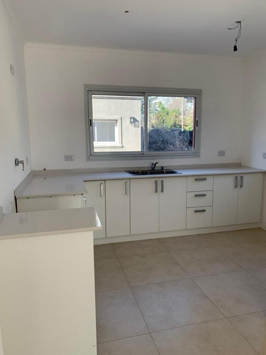 Imagen 7 de 22 de Casas En B° Con Porton Excelente Ubicacion