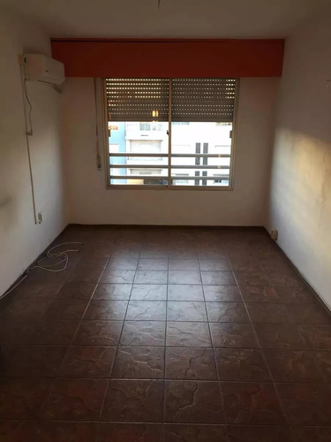 Se Alquila Apartamento De 1 Dormitorio En Centro!!