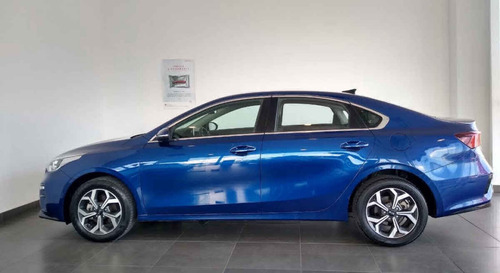 Imagen 2 de 15 de Kia Forte Sedan 2019 4p Ex, 2.0 L Mpi Atkinson Ta6, Ba, Bl,