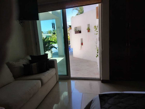 Villa De Lujo En Venta Pegada A La Playa, Kovay Gardens