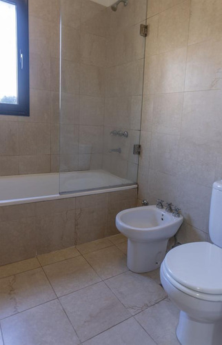 Imagen 17 de 30 de Casa Venta 3 Dormitorios Piscina Barrio Cerrado Aldea Fisherton