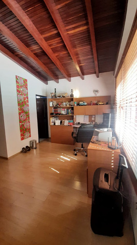 Prados Del Este Casa De Dos Niveles En Venta Con 475m2 De Terreno