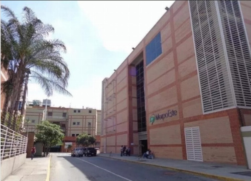 Imagen 3 de 5 de Alquiler De Local Comercial En Centro Comercial Merpoeste. Ma