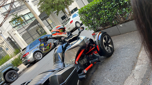 Canam Spyder F3, Quadro Vermelho