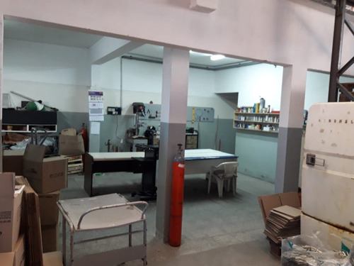 Imagen 6 de 13 de Venta Galpón - Deposito En Dos Plantas En Barrio Bernardino Rivadavia, Sobre Mas De 350mts2 Cubiertos