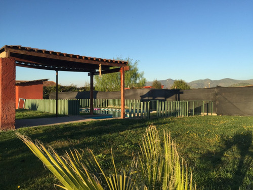 Arriendo Casa En El Oliveto, Condominio Seguro