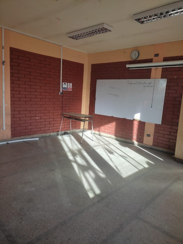 Excelente Recinto Para Uso Educacional O Comercial .