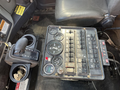 Schwarze A8000 Camion Con Barredora Camion International