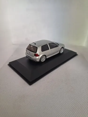Miniatura Volkswagen Golf R32 - Escala 1/43 - Solido | MercadoLivre