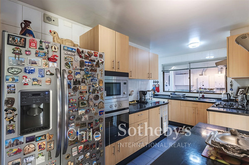 Casa En Venta De 5 Dorm. En Lo Barnechea