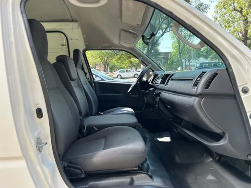 Toyota Hiace Panel Super Larga