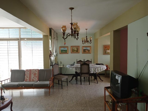 Aslibel Melédez Vende Espaciosa Casa Al Este De Barquisimeto