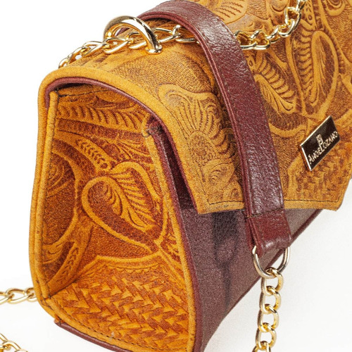 Imagen 7 de 7 de Bolsa Tipo Crossbody De Piel Con Grabado Tipo Cincelado Moda
